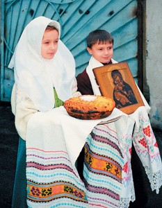 Встреча митрополита Алимпия накануне освящения храма, 11 декабря 1999 г.